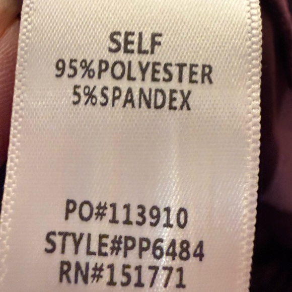 Le Lis Women’s Satin Athletic Shorts - Burgundy nwt - Picture 4 of 4